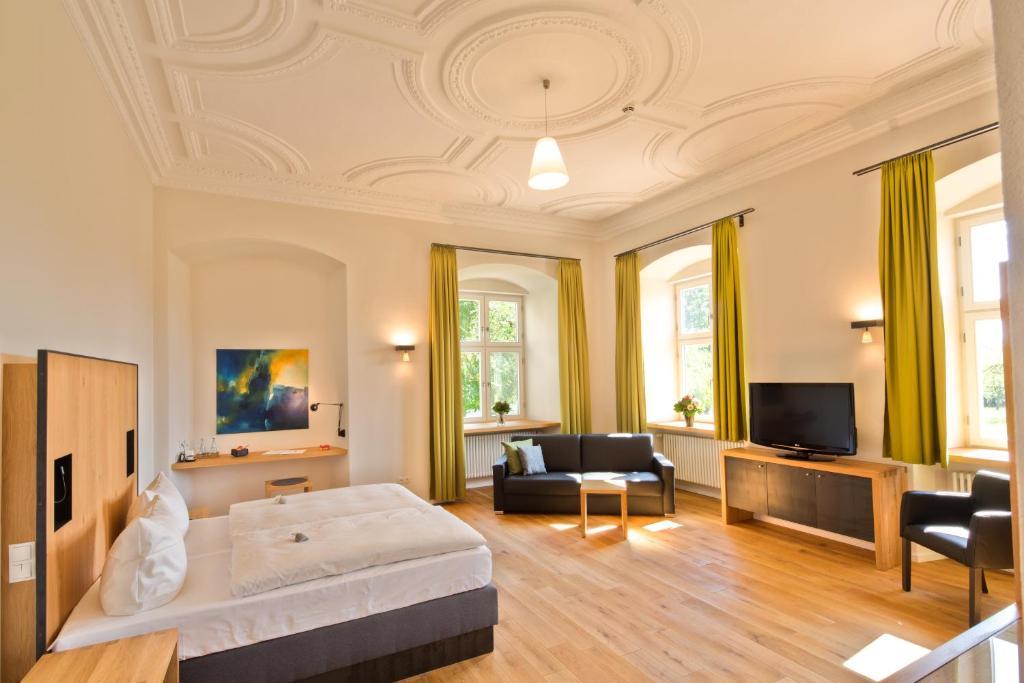 Hotel Kloster Holzen Allmannshofen Exterior photo